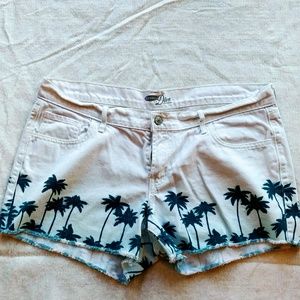🌴☀Old Navy Palm Tree Shorts 🌴☀Bundle and save!